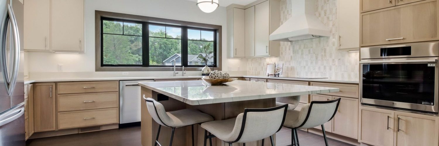 Larson's Custom Cabinets